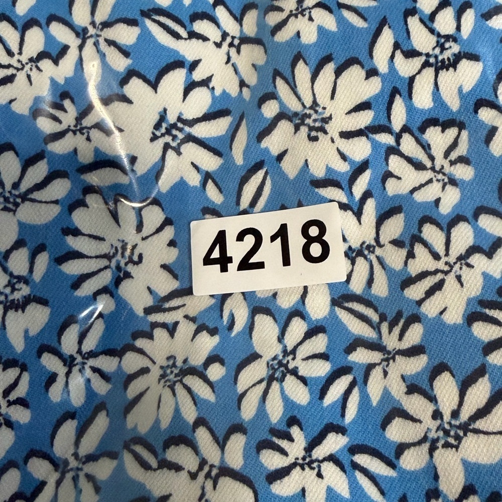 Lilly Pulitzer Sz 2 Stretch Cotton Blue and White All Over Pattern Floral Shorts - Picture 10 of 10